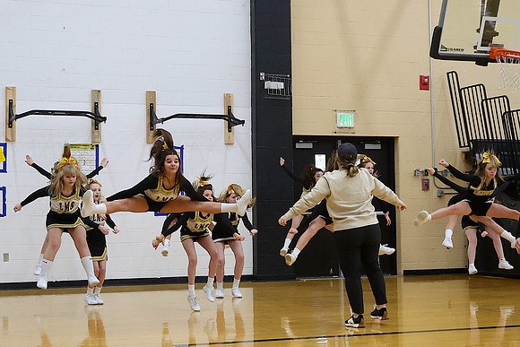 230123_HM7V_LapelMS_Cheer6_0002