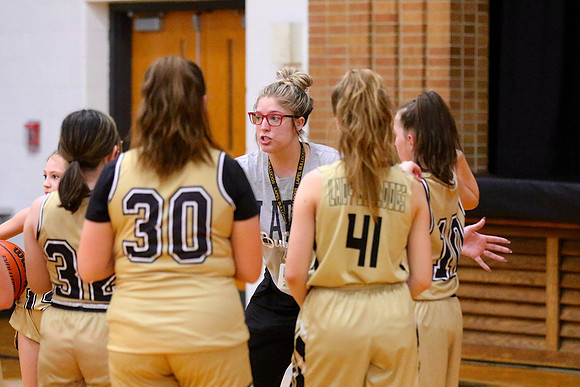 230208_HM7V_LapelMS_GirlsBball6_0016