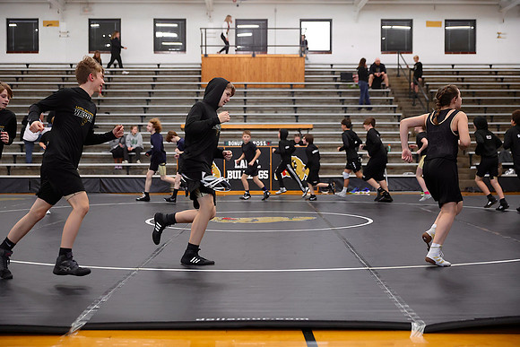 2300131_HM7V_LapelMS_Wrestling_0001