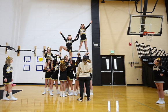 230123_HM7V_LapelMS_Cheer6_0007