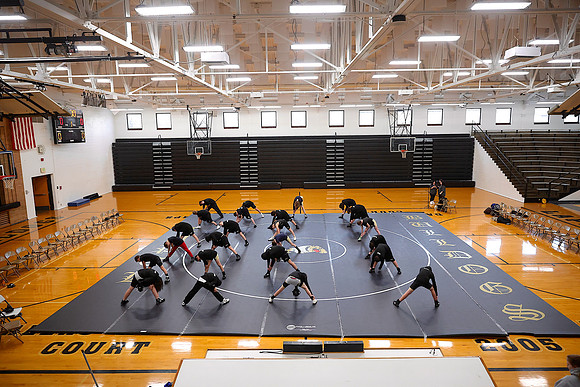 2300131_HM7V_LapelMS_Wrestling_0002