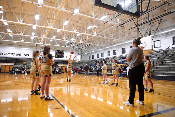 230208_HM7V_LapelMS_GirlsBball6_0019
