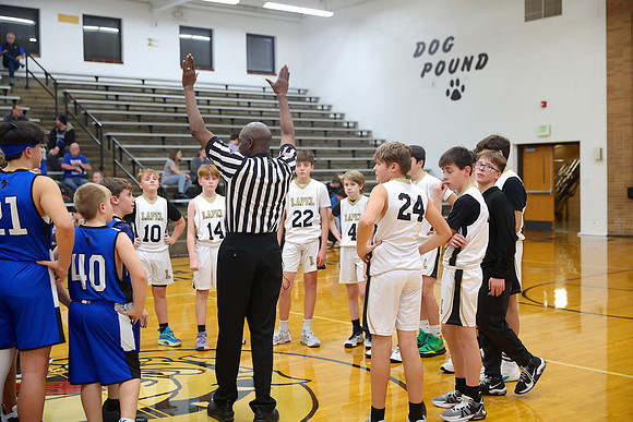 230124_HM7V_LapelMS_BoysBballJH_0008