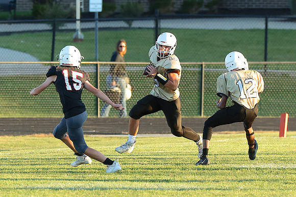 221004_HM7V_LapelMS_8thFootball_0128