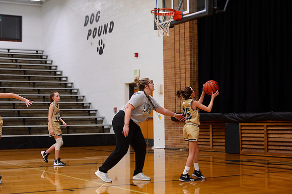 230208_HM7V_LapelMS_GirlsBball6_0009