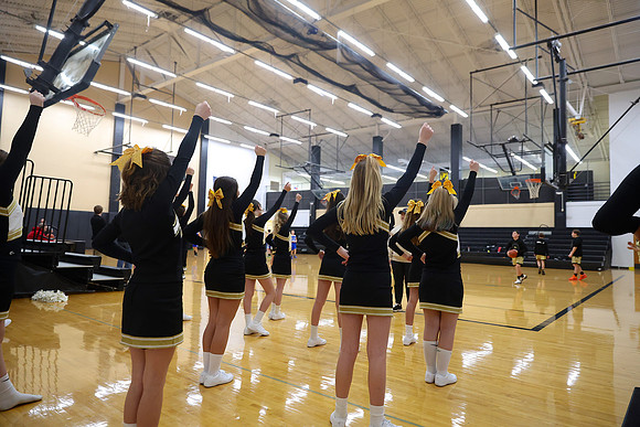 230123_HM7V_LapelMS_Cheer6_0005