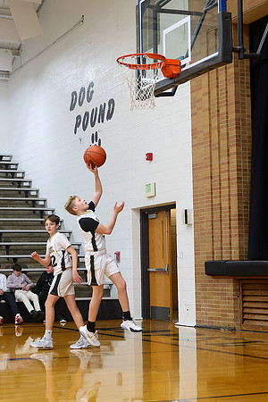230124_HM7V_LapelMS_BoysBballJH_0004