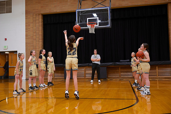 230208_HM7V_LapelMS_GirlsBball6_0018