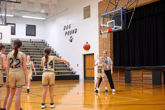 230208_HM7V_LapelMS_GirlsBball6_0010