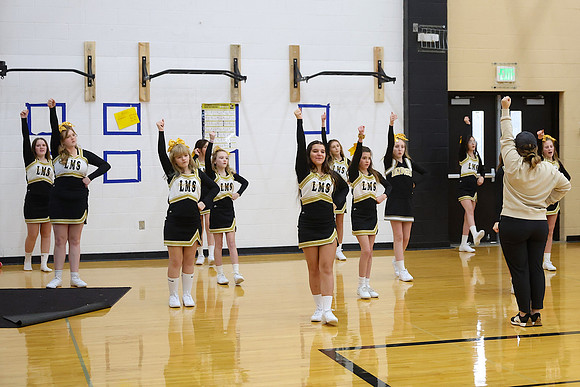 230123_HM7V_LapelMS_Cheer6_0003
